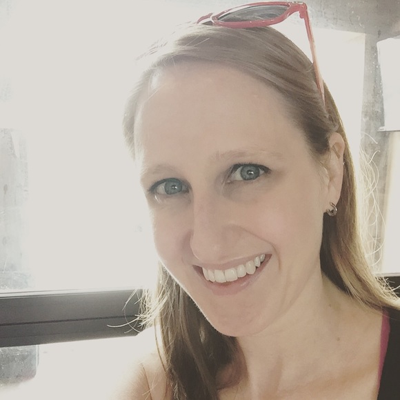 Meet your Posher, Jenn - Picture 1 of 1